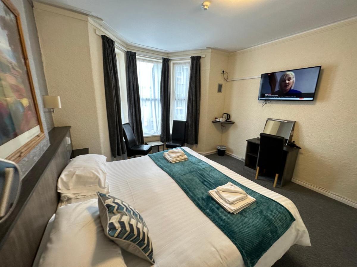 The Port Hotel พอร์ตรัช ภายนอก รูปภาพ